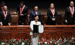 Keiko Fujimori yemin ederek görevine başladı