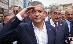 Özgür Özel oy birliğiyle Yeni Parti Genel Başkanı seçildi