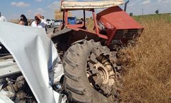 Park halindeki traktöre çarpan otomobildeki 3 kişi öldü!