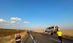 Şanlıurfa'da tarım işçilerini taşıyan minibüs devrildi, 22 kişi yaralandı