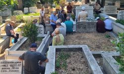 Süleyman Arif Emre kabri başında dualarla anıldı