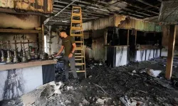 Ne hesap soran var ne de hesap veren   Dile kolay, Filistinli esnafın işyerine 300 bin dolarlık zarar verdiler.. Bu teröristleri kim durduracak?