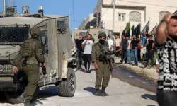 Nablus'ta baskın ve yağma! Filistin topraklarını gasbeden İsrailliler, çöp araçlarını bile gasbettiler