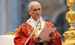 Vatikan'da kılıçlar çekildi! Katolikler birbirine girdi: Papa'ya rest çekenler aforoz edildi!
