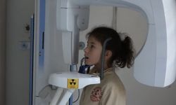 Kamu Diş Klinikleri genelde sorunlu... Randımanlı diş tedavi hizmetleri kamuda neden verilemiyor? Ama durun bir dakika! Türkiye'de bir ilk... Böyle merkezler İstanbul'da da açılmalı!