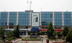 Menderes Belediyesi'ne rüşvet operasyonu: Başkan İlkay Çiçek gözaltında