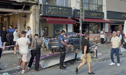 Beykoz'da dehşet anları: Otomobil kaldırımdaki yayaları biçti