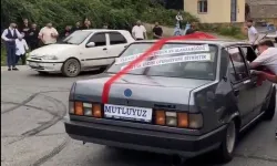 Düğün öncesi arkadaşlarına gösteri yapan damat onu da kameraya çekip sosyal medyada yayınladı...Polisten damat beye bir adet drift cezası