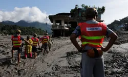 Nepal'de 'Saatli Bomba' patladı: Arama kurtarmalar durdu, Çin'den devasa su geliyor