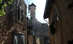 Mukaddesat ayaklar altında! İşgalci rejim Harem-i İbrahim'e kilit vurdu, Hamas ümmeti kıyama çağırdı: "Kınamayı bırakın, harekete geçin!"