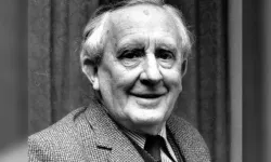 Yüzüklerin Efendisi'nin Yazarı J.R.R. Tolkien Kimdir, Hayatı Nasıl Geçti? Orta Dünya ve Elf Dilleri Nasıl Ortaya Çıktı, Eserleri Neler?