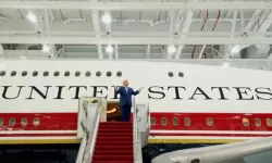 ABD basınından oldukça çarpıcı bir iddia! “Trump, Türkiye'de yemek konteynırında uçak değiştirdi” Gazeteciler, Trump’ı uçakta biliyorlardı, ama