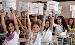İstanbul’da Okullar 14 Eylül’de Kaçta Başlıyor? Kaçta Çıkılacak? Özel Okullar Dahil Mi? Ulaşım Bedava Mı?