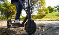 Elektrikli scooter nerede kullanılır, kaldırımda sürülür mü, ehliyet gerekir mi, yaş sınırı kaçtır? Elektrikli scooter kullanım kuralları