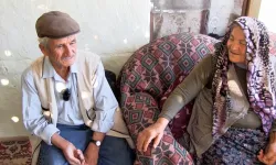 58 yıllık sessiz dünyası iyilikle aydınlandı: 53 yıllık eşinin sesini ilk kez duyunca söyledikleri yürekleri titretti!