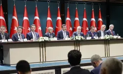 Bu arada sonuna kadar haklı! Rantiye kollanırken, milyonlarca esnaf iflasın eşiğinde! Manşetler yetersiz kalınca Yeni Şafak tam sayfa isyan etti!