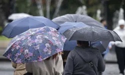 İstanbul'da hava sıcaklıkları salı günü sert düşecek: AKOM ve Meteoroloji sağanak uyarısı yaptı