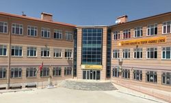 Eğitim yuvasında dehşet! Manisa'da lise önünde silahlı saldırı: Yaralılar var!