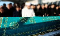 İmamdan takdir edilecek davranış: Kadın erkek karışık cenaze namazını kıldırmadı, saf düzeni yeniden oluşturuldu