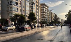 İzmir'de bankada rehin alma iddiası üzerine bölgeye ekipler sevk edildi