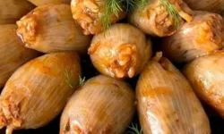 Mardin Ekşili Soğan Dolması tarifi nasıl, soğan kaç dakika haşlanır, iç harcı nasıl yapılır, nar ekşisi konur mu?