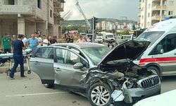 Kozan’da iki otomobil kafa kafaya çarpıştı: 4 yaralı