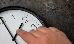 Saatler geri alınacak mı, 2026 kış saati uygulaması başlayacak mı, Türkiye’de saatler ne zaman değişecek?