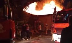 Ümraniye'de üç gecekondu alevlere teslim oldu