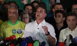 Flávio Bolsonaro'nun pasaportuna el konuldu! Seçimi kaybetti, yurt dışına çıkışı yasaklandı