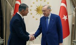 İzmir AK Parti'ye geçti! Cumhurbaşkanı Erdoğan Tugay'a rozetini taktı