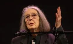 Kanadalı yazar Anne Carson kimdir? Kaç yaşında, mesleği ne, hangi ödülleri kazandı, eserleri neler?