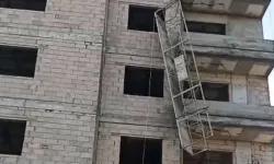 Tarsus'ta inşaatta feci ölüm: İskeleden düşen kardeşlerden biri hayatını kaybetti