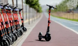 2026 elektrikli skuter kuralları neler? Hangi yollarda sürülür? Kaç kilometre hız yapılır? Nereye park edilebilir?