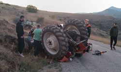 Erzincan'da devrilen traktörün altında sıkışan sürücü kurtarıldı