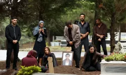 Altı Üstü İstanbul Emir ve Uzay öldü mü, kim toprağa gömdü, cenaze kimin, 16. bölümde neler yaşanacak?