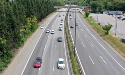 Türkiye'de otoyol hız sınırı 2026 kaç? 130 km devam ediyor mu? 140 km nerede geçerli? 100 km olacak mı?