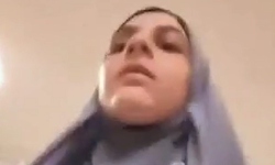 Azerbaycan’da başörtüsü yasağına tepki gösteren öğretmen! Benim yanımda Allah var başka kimseye ihtiyacım yok