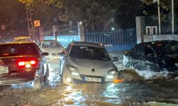 İstanbul'da sağanak nedeniyle birçok ilçede su baskınları yaşanıyor