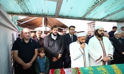 Mahmut Arıkan, Ömer Faruk Yazıcı'nın annesi Bakiye Yazıcı'nın cenaze törenine katıldı