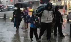 6 ilde eğitime 'sel' engeli: İstanbul ve 5 şehirde okullar tatil edildi