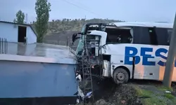 Şırnak'ta yolcu otobüsü ile tır çarpıştı! 1 ölü, 14 yaralı var