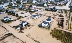 Türkiye'nin tatil merkezinde felaket yaşanıyor: Sel ve heyelan vurdu, yollar göle döndü