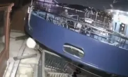 Boğaz'da korku dolu anlar! Yolcu Vapuru tarihi yalıya çarptı