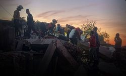 Zonguldak'ta 3 katlı bina çöktü: Enkaz altında can pazarı