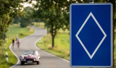 Yeni trafik levhasını gören sürücüler şaşırıyor: Anlamı açıklandı