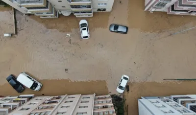 Cide'de sağanak sele dönüştü! Evler ve araçlar sular altında kaldı