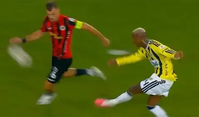 Gençlerbirliği-Fenerbahçe maçının tartışmalı pozisyonları: Penaltı var mıydı?