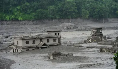 Nepal'deki sel faciasında kahreden gerçek...Deprem değilmiş!