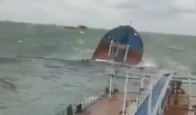 Karadeniz'de İHA saldırısı! Gemiler vuruldu, biri sulara gömüldü