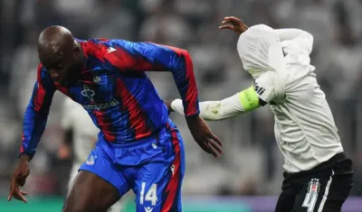 Beşiktaş-Crystal Palace maçında görülmemiş olay: O halde bile mücadeleyi bırakmadı